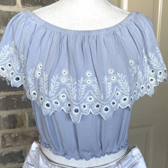 Self Esteem Blue Chambray Ruffled Off Shoulder Cropped Top White Embroidery Sz L - Picture 4 of 10